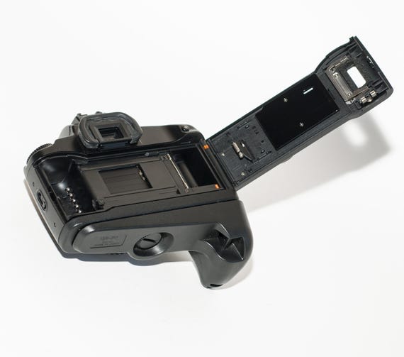 Canon EOS 100QD Film Camera: With Data-back & GR 70 Grip - Etsy