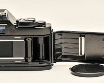 Canon AV-1 フィルムカメラ - ブラック、50 mm f1.8 レンズ - Etsy 日本