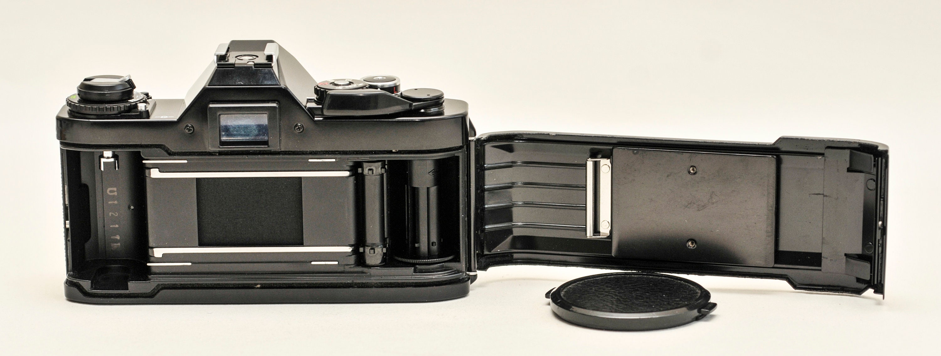 Canon AV-1 フィルムカメラ - ブラック、50 mm f1.8 レンズ - Etsy 日本