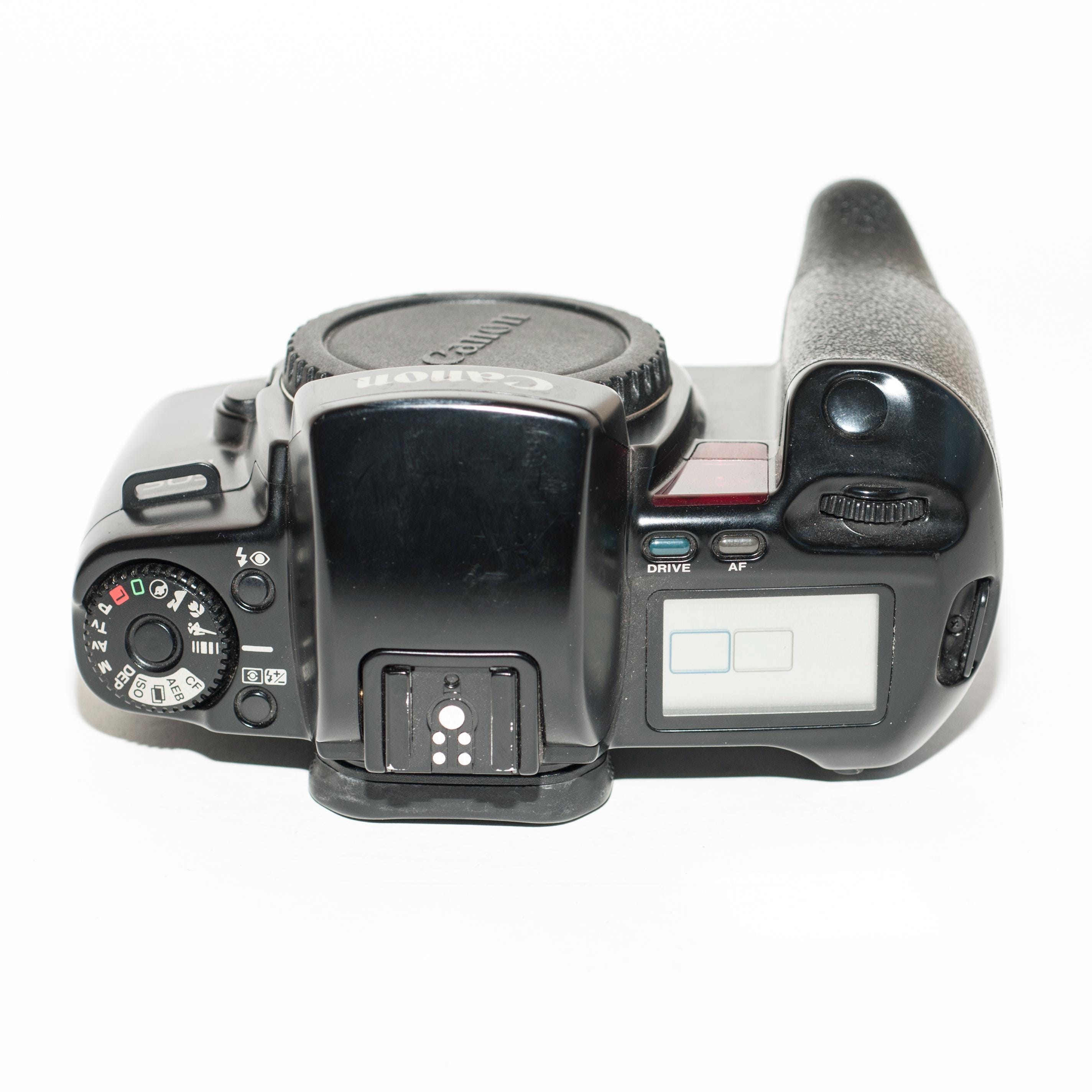 Canon EOS 100QD フィルムカメラ：データバックとGR 70グリップ付き