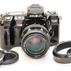 MINOLTA DYNAX 700Si 35mm film camera  with35-105 mm f/3.5-4.5 lens.