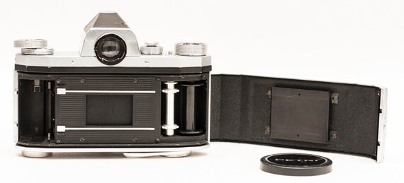 ヴィンテージ Praktica IV F フィルムカメラ（Petri 55 mm f2.8 レンズ