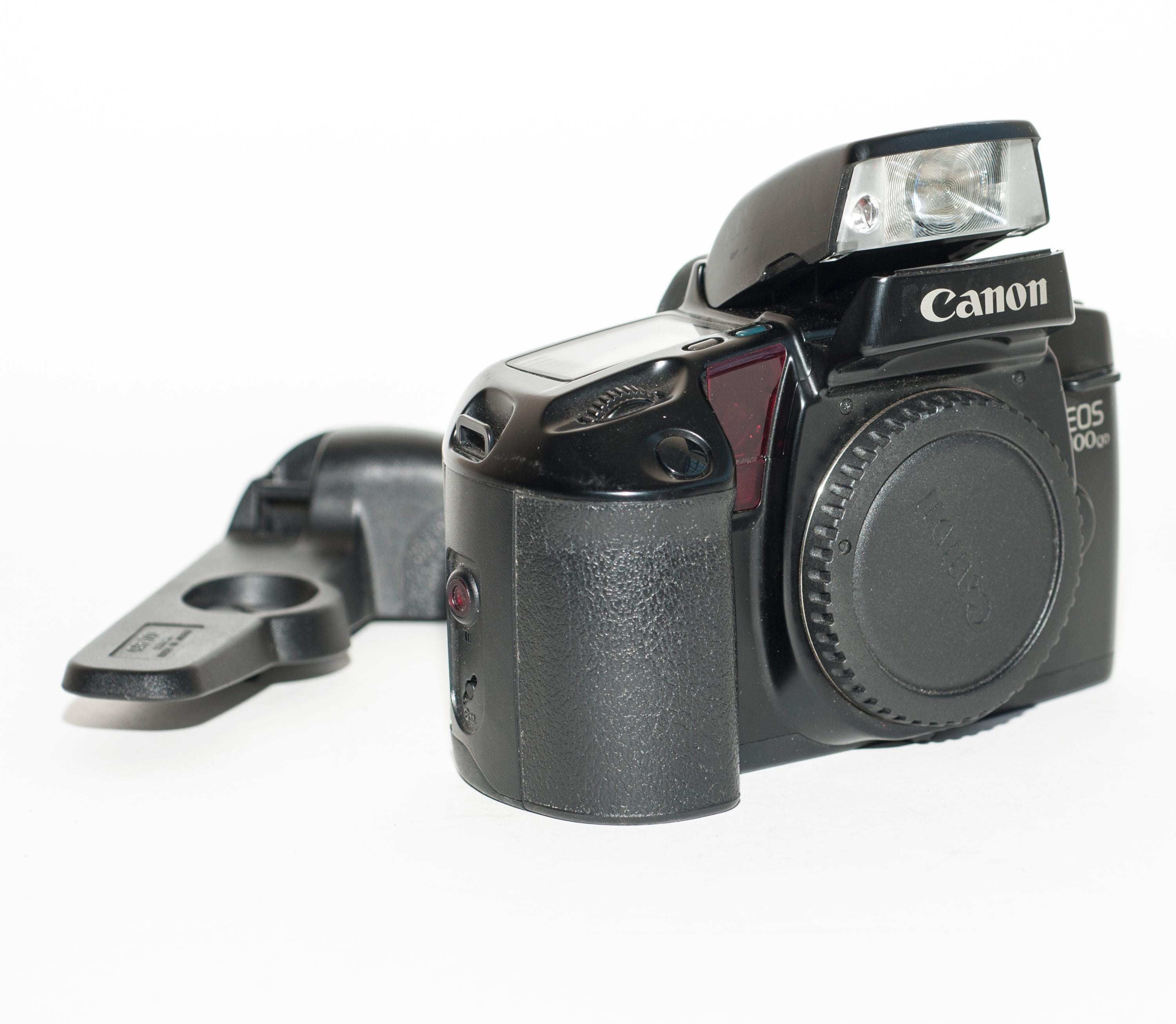 Canon EOS 100QD フィルムカメラ：データバックとGR 70グリップ付き