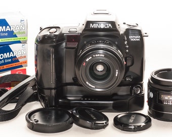 MINOLTA DYNAX 700Si 35mm film camera  with 28 mm f/2.8 and 50 mm f 1.7 lenses and VC 700 battery grip - near mint.