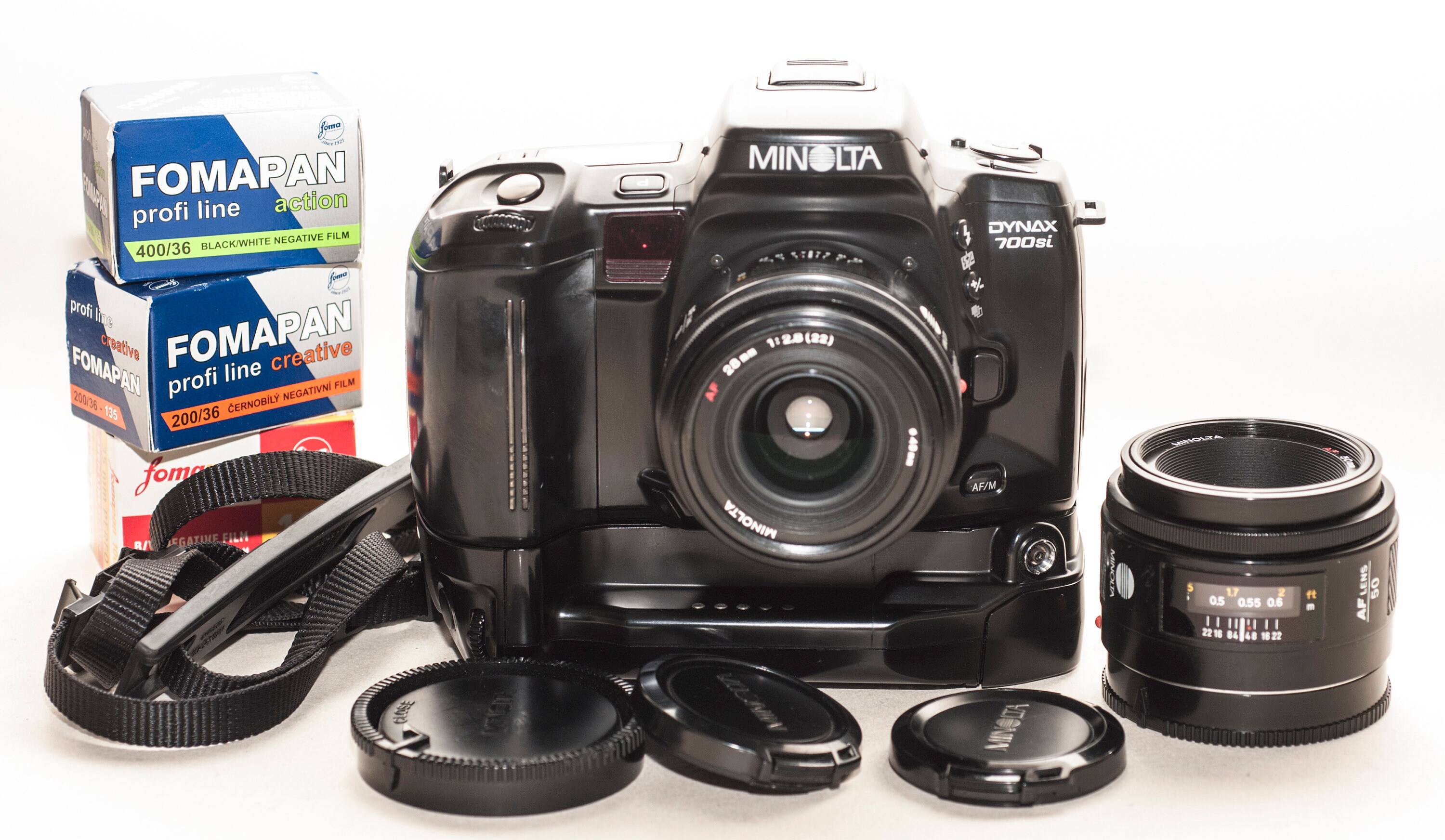 Minolta Dynax 700si 35mm Film Camera With 2 Lenses & Battery Grip