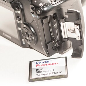 Digital camera. Canon EOS 400D with 18-55 mm f/4-5.6 IMAGE STABILISATION lens. image 2