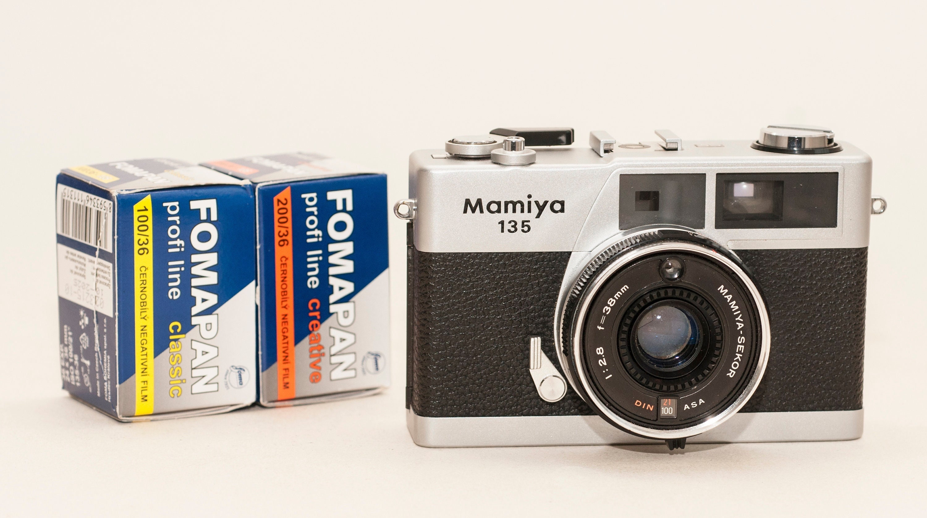 マミヤ 135 EE レンジファインダーカメラ FOMAPAN フィルム付き - Etsy