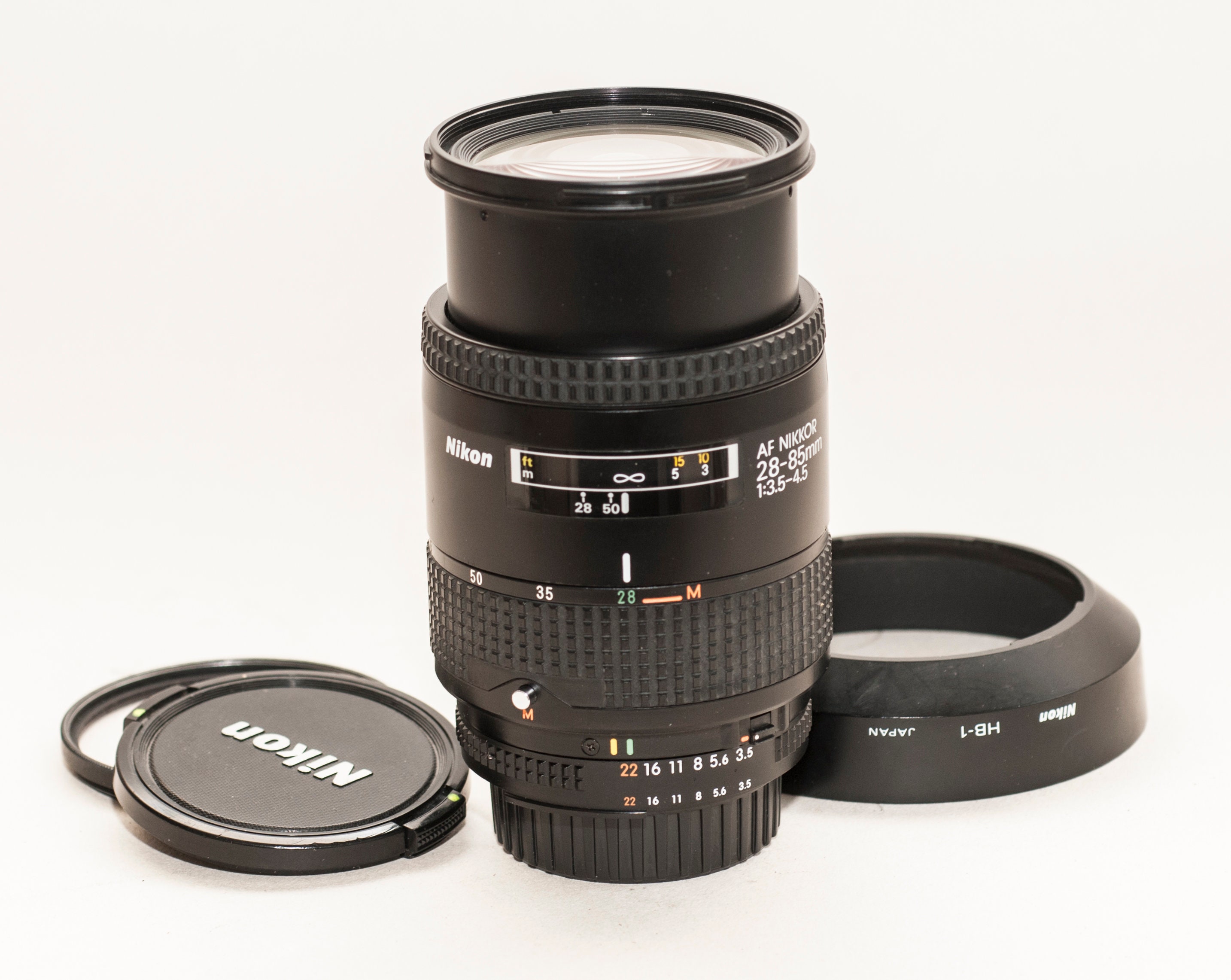 Nikon FM2 ブラック + Zoom-Nikkor 28-85mm セット Nikon FM2 ブラック + Zoom-Nikkor 28-85mm セット Nikon FM2 + ZOOM