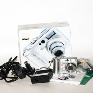 Nikon Coolpix 5200 new like BOXED. image 3