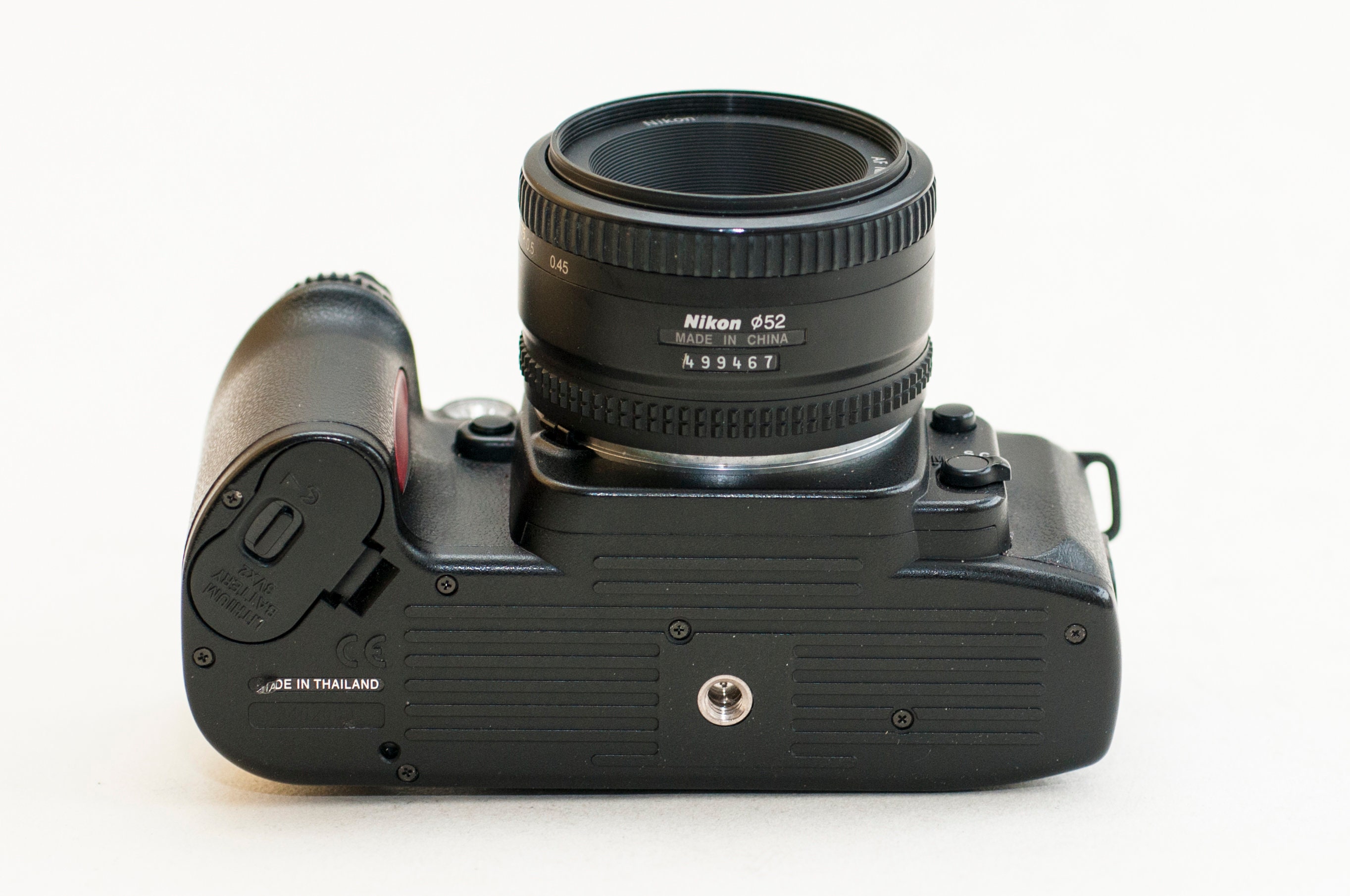 ニコンF80（ブラック）フィルムカメラ、50mm F1.8 Dレンズ、ニコン