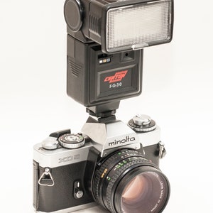 Hot shoe speed flash CENTON FG30 for SLR film cameras..
