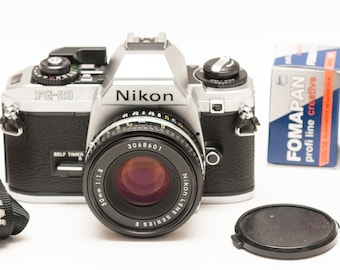 50 mm f/1.8 D レンズを搭載した Nikon f65 フィルム カメラ。 - Etsy 日本