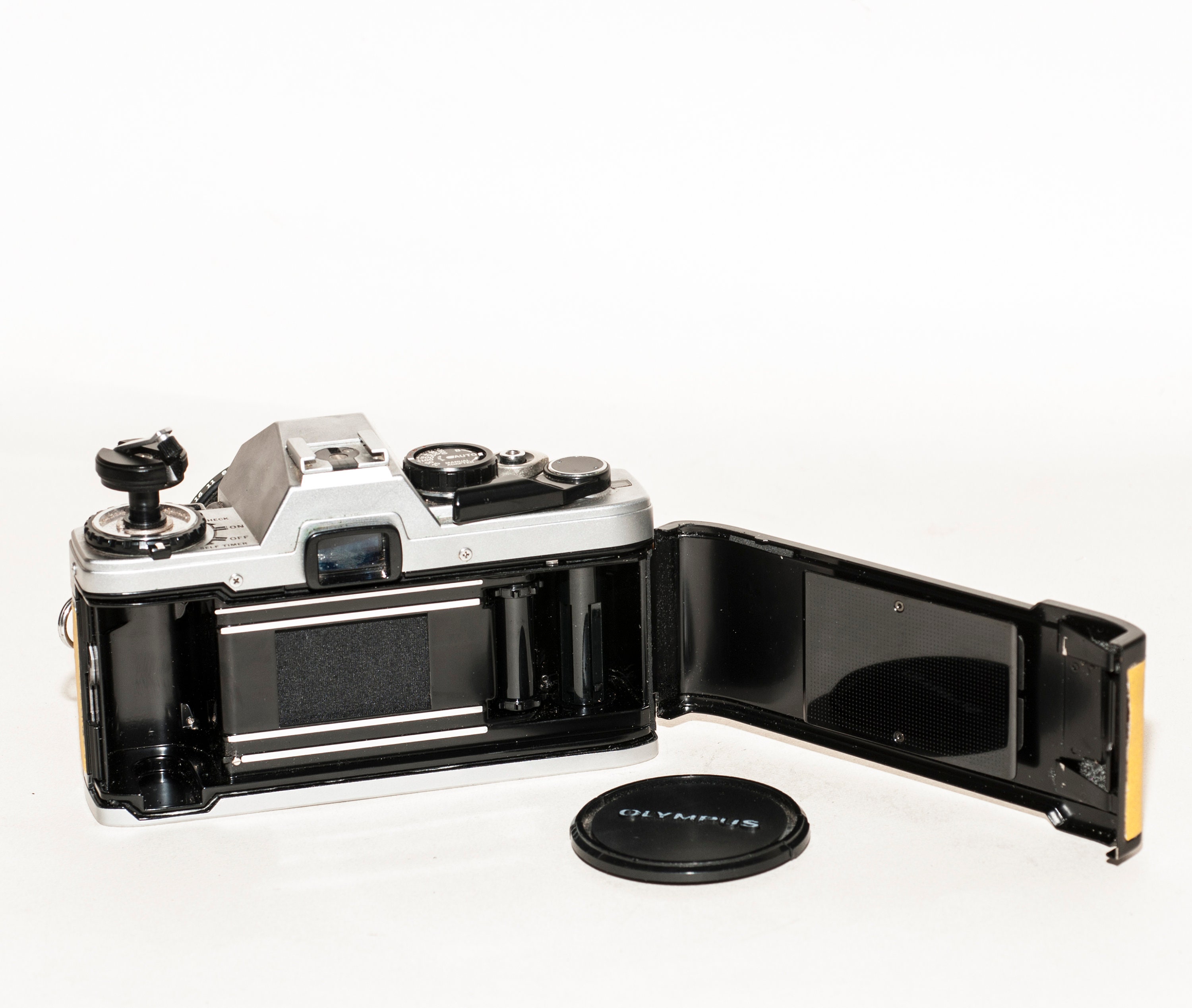 オリンパス OM 10、ZUIKO 50 mm f/1.8 レンズ、マニュアルアダプター