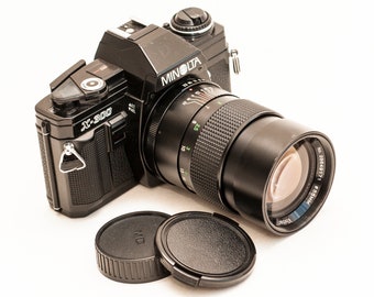 MINOLTA MD fitting Vivitar 135 mm f/2.8 lens.- EXCELLENT.