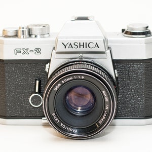 YASHICA FX-2 con lente de 50 mm f/1.9. imagen 2