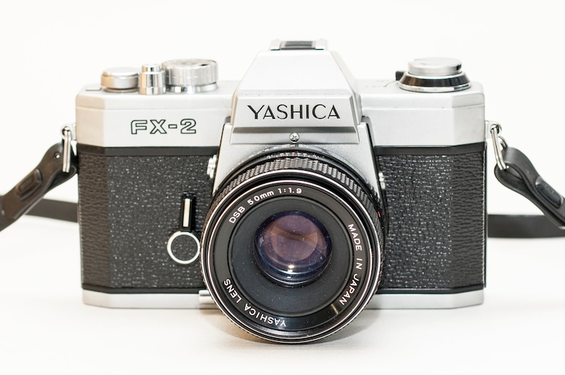 YASHICA FX-2 con lente de 50 mm f/1.9. imagen 2