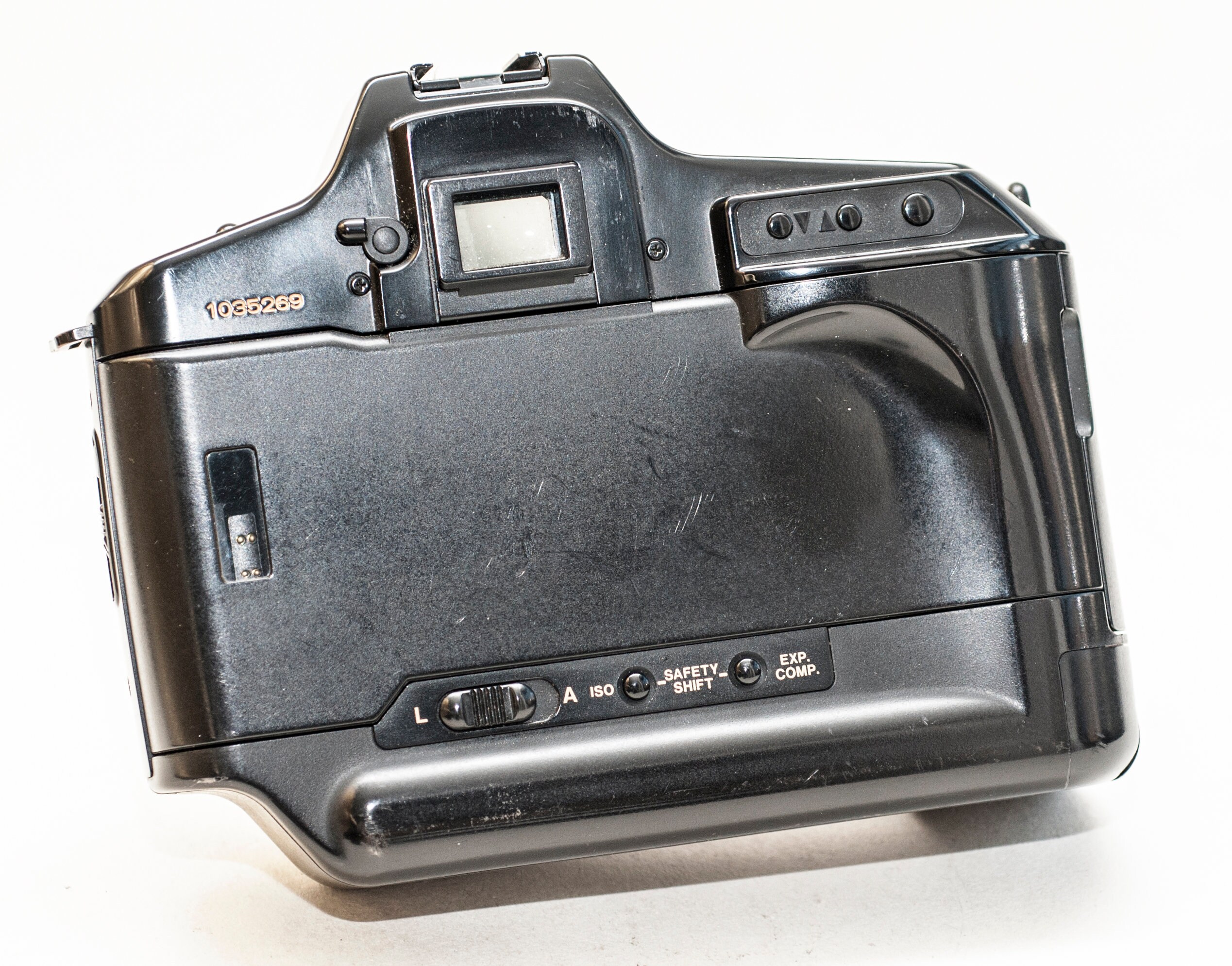 Canon T90フィルムカメラ（FD 50 mm f1.8および28 mm f2.8レンズ搭載