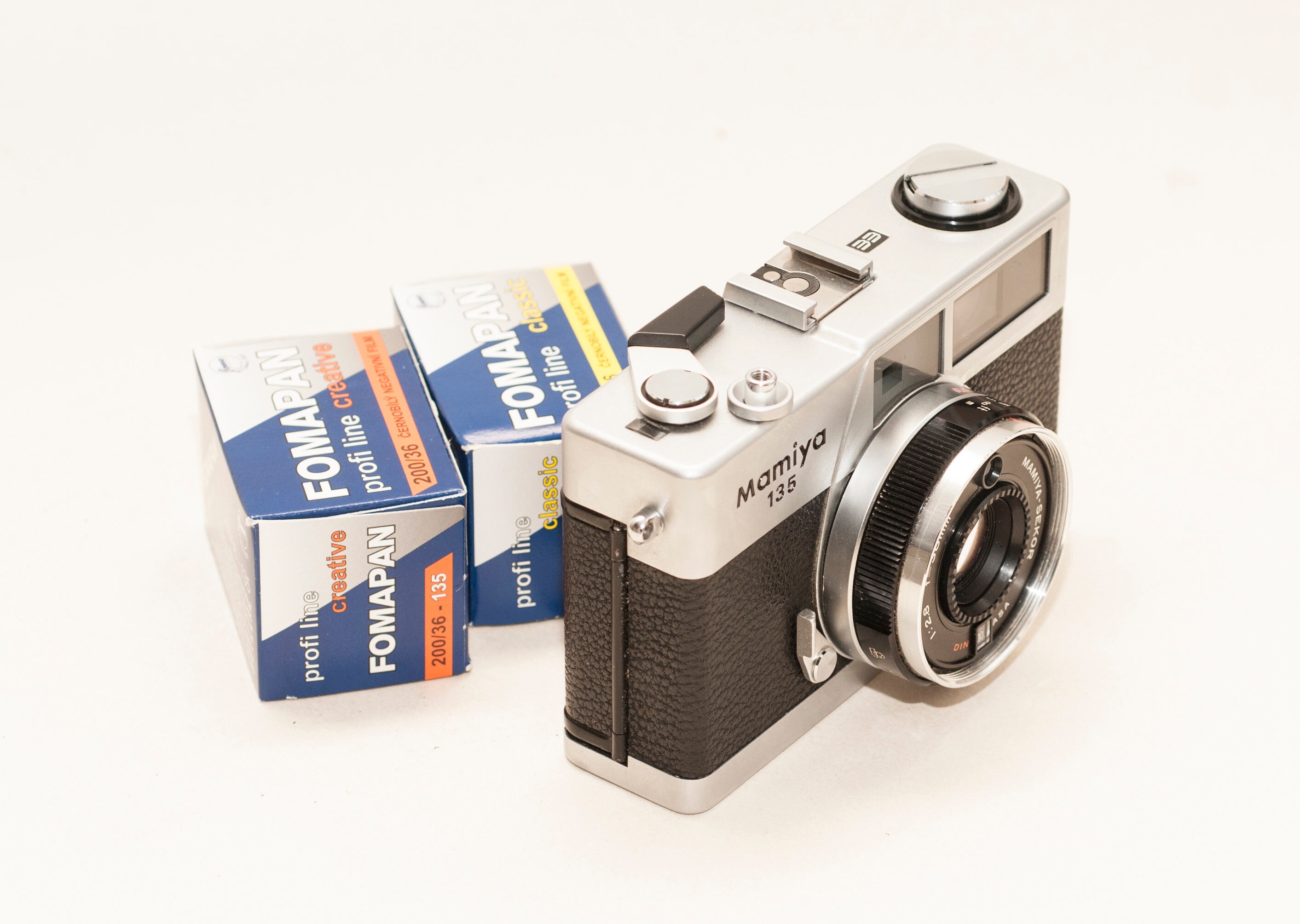 マミヤ 135 EE レンジファインダーカメラ FOMAPAN フィルム付き - Etsy