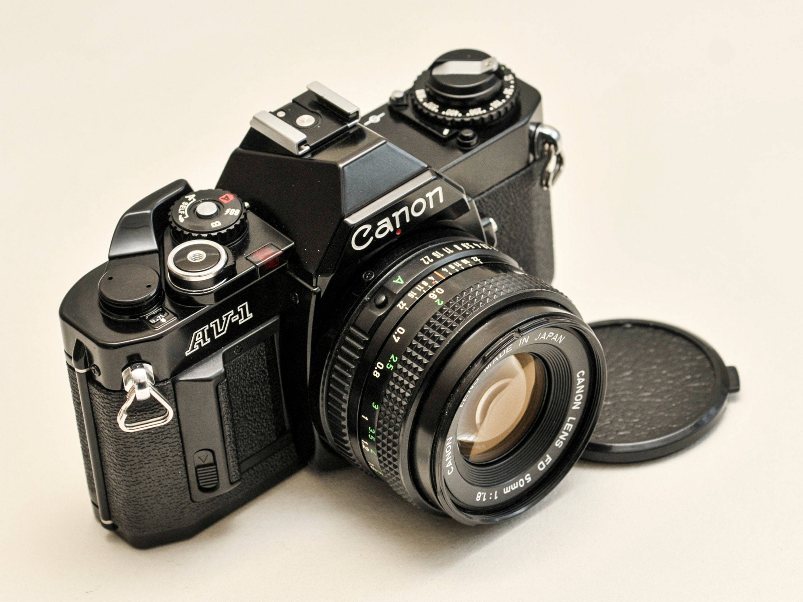 Canon AV-1 フィルムカメラ - ブラック、50 mm f1.8 レンズ - Etsy 日本