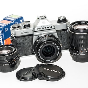 Pentax K1000 with three lenses 50mm f/1.7 28 mm f/2.8 135 mm f/2.5 - EXCELLENT.