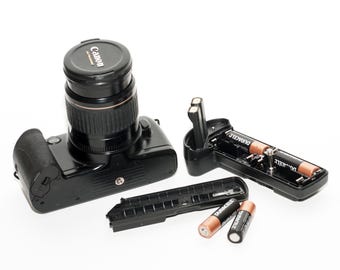 Canon EOS 500 フィルムカメラ: 28-80 mm レンズ、バッテリーパック