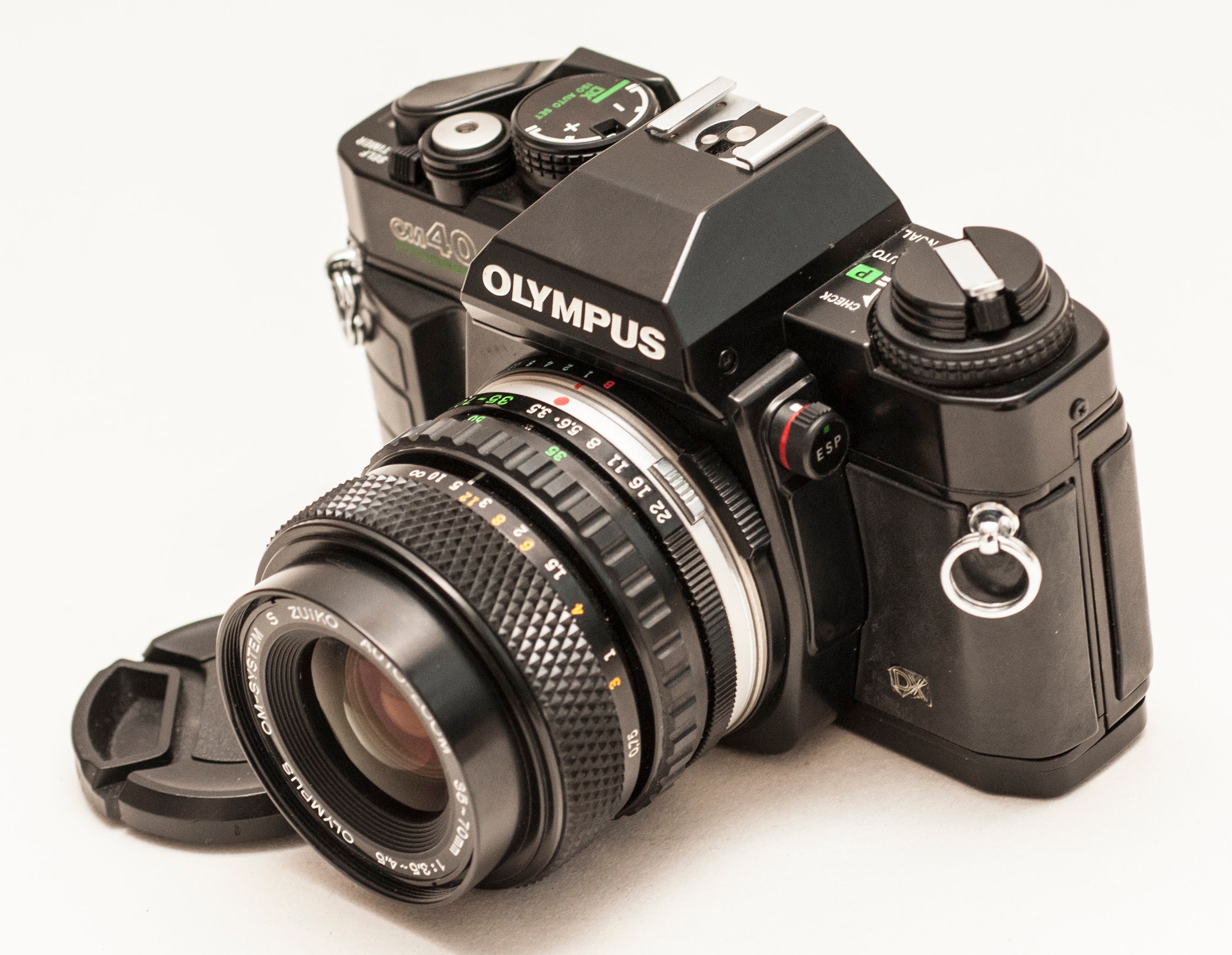 OLYMPUS OM40 PROGRAM + ZUIKO レンズ 28mm