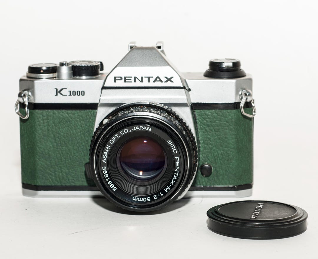 ペンタックス K1000 フィルムカメラ - 50 mm f/2 レンズ、カーキスキン
