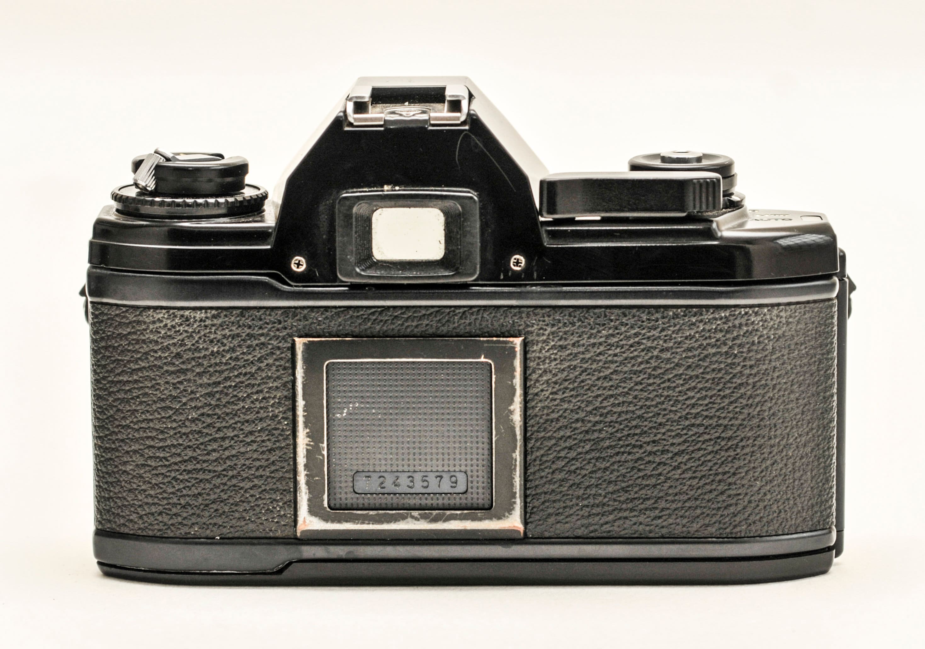 Nikon EM フイルムカメラ　50mm 1:1.8 Nikon EM フィルムカメラ: 50 mm f/1.8 レンズ、フィルムロール