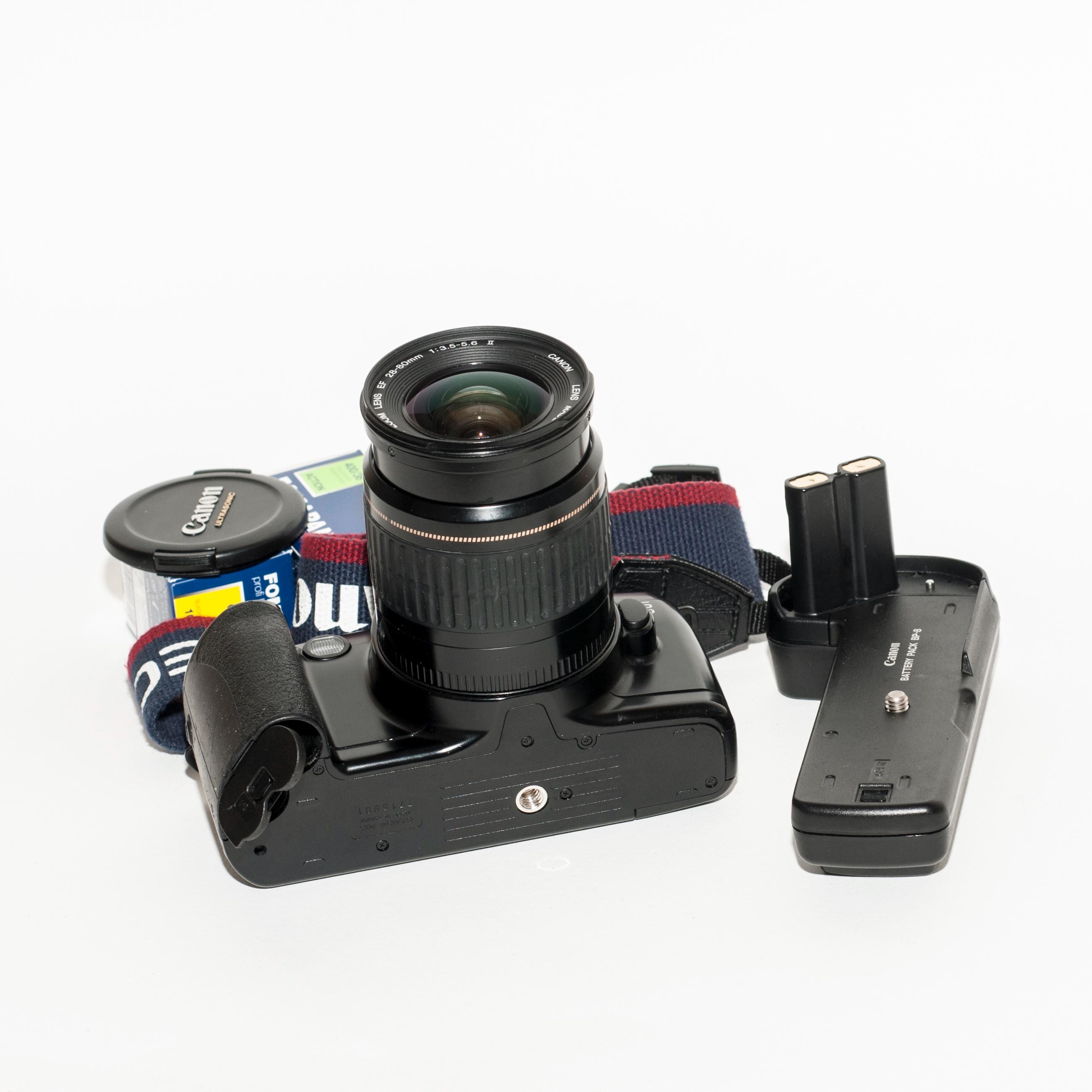 Canon EOS 500 フィルムカメラ: 28-80 mm レンズ、バッテリーパック