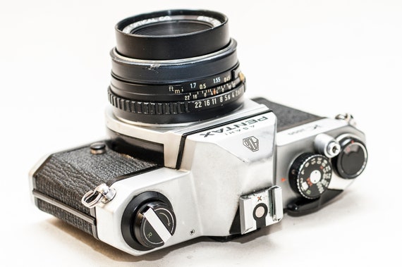 ペンタックス K1000 35 mm 一眼レフフィルムカメラ（50 mm f2 レンズ