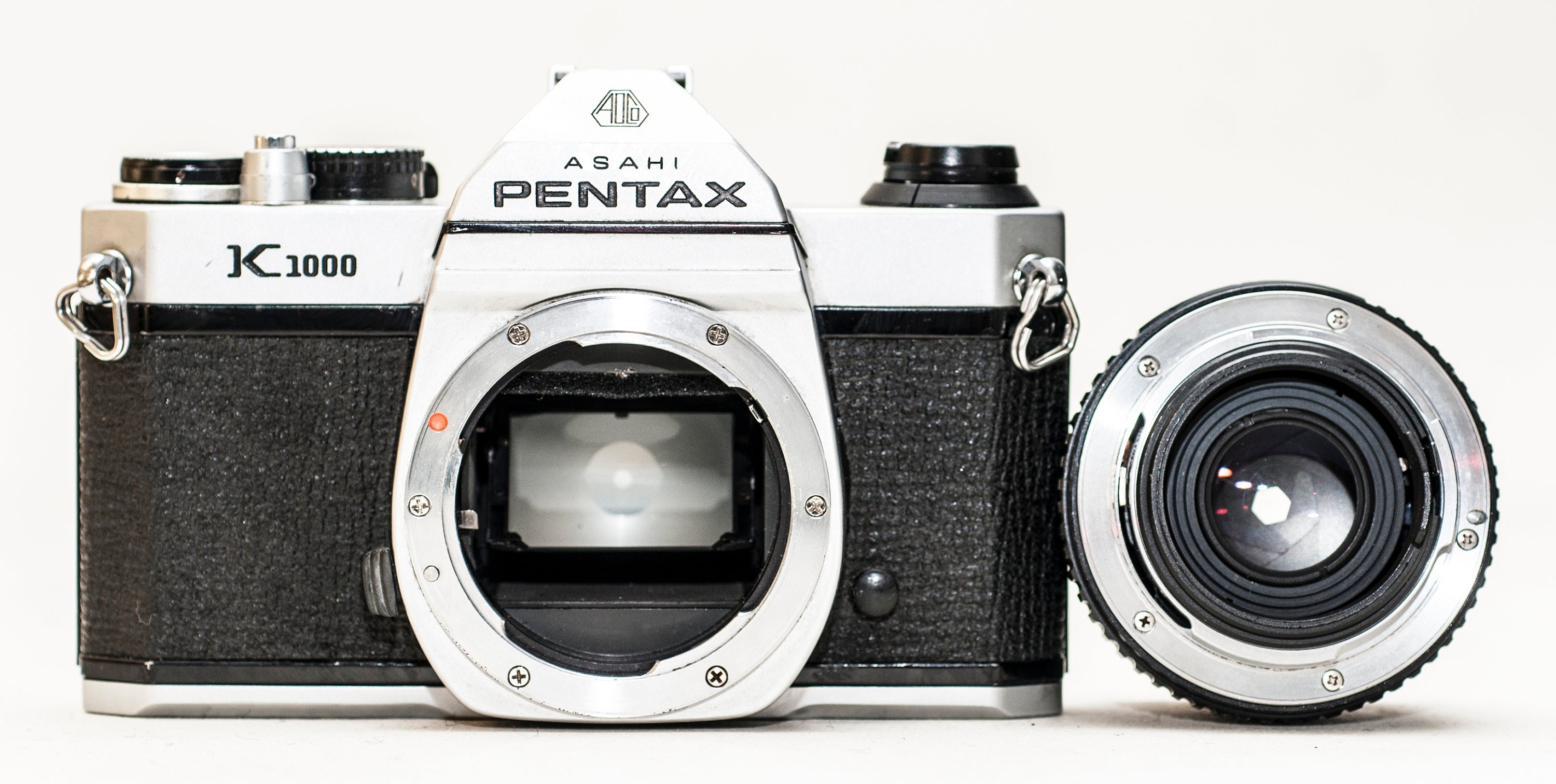 ペンタックス K1000 35 mm 一眼レフフィルムカメラ（50 mm f2 レンズ