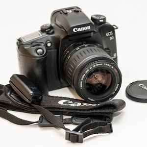 Canon EOS 30 film camera with Canon lens 28-90 mm f/4-5.6 II USM.