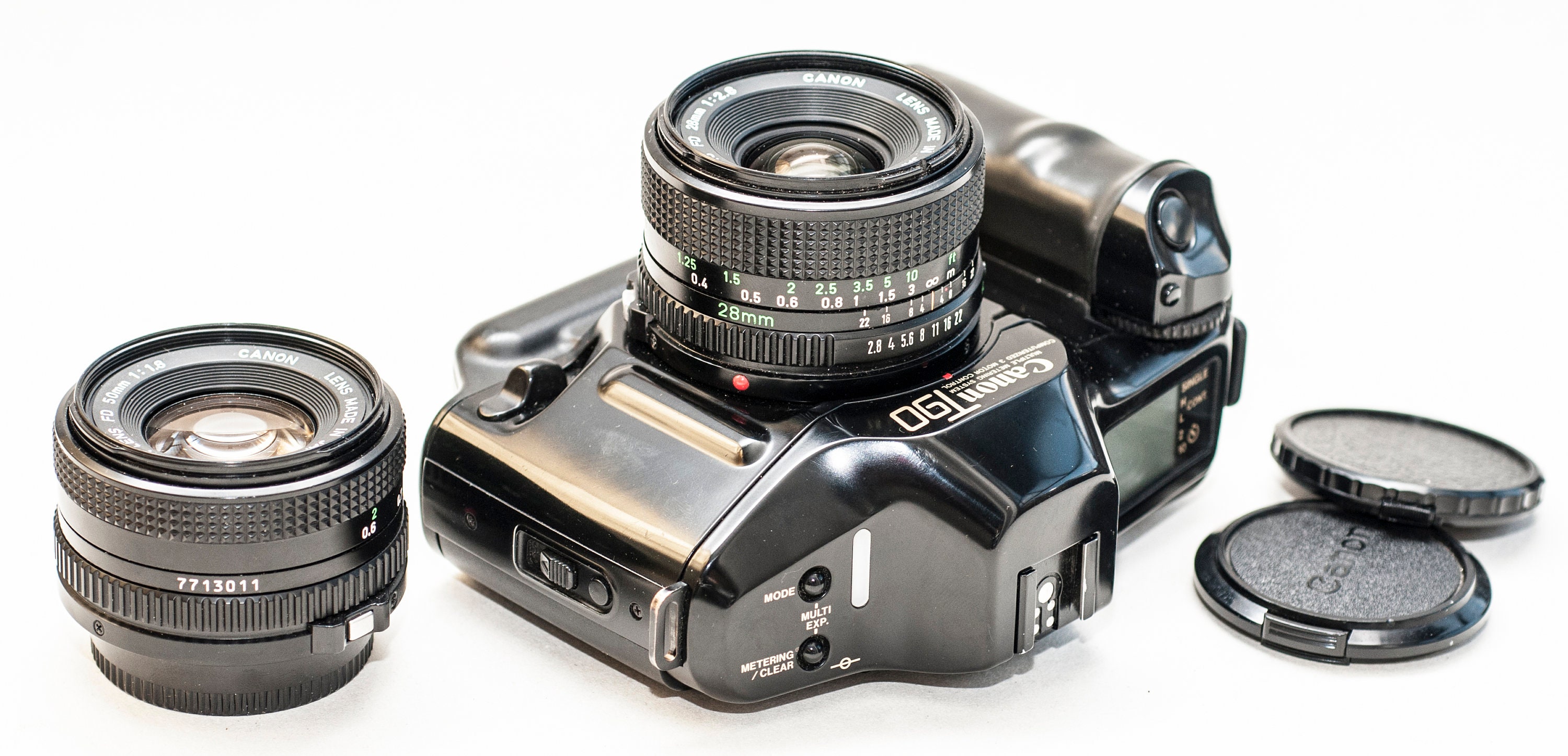 Canon T90フィルムカメラ（FD 50 mm f1.8および28 mm f2.8レンズ搭載