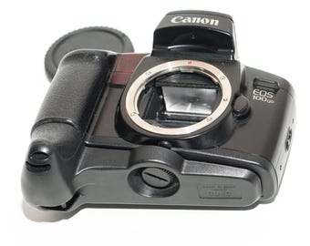 Cámara de película Canon EOS 100QD: con respaldo de datos y empuñadura GR 70