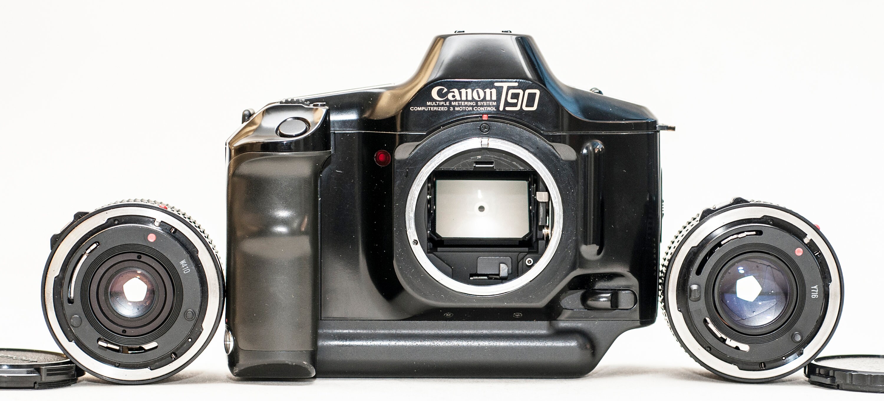 Canon T90フィルムカメラ（FD 50 mm f1.8および28 mm f2.8レンズ搭載