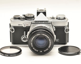 オリンパス OM-2 カメラ 本体 ストロボ　カバー ズイコー 50/1.8 オリンパス OM-2 カメラ 本体 ストロボ カバー ズイコー 50/1.8
