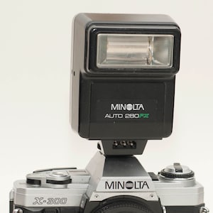 MINOLTA AUTO 280 PX Speed Flash for Film Cameras. X700 X300 X500