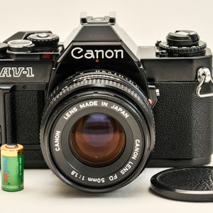 Canon AV-1 フィルムカメラ - ブラック、50 mm f1.8 レンズ - Etsy 日本
