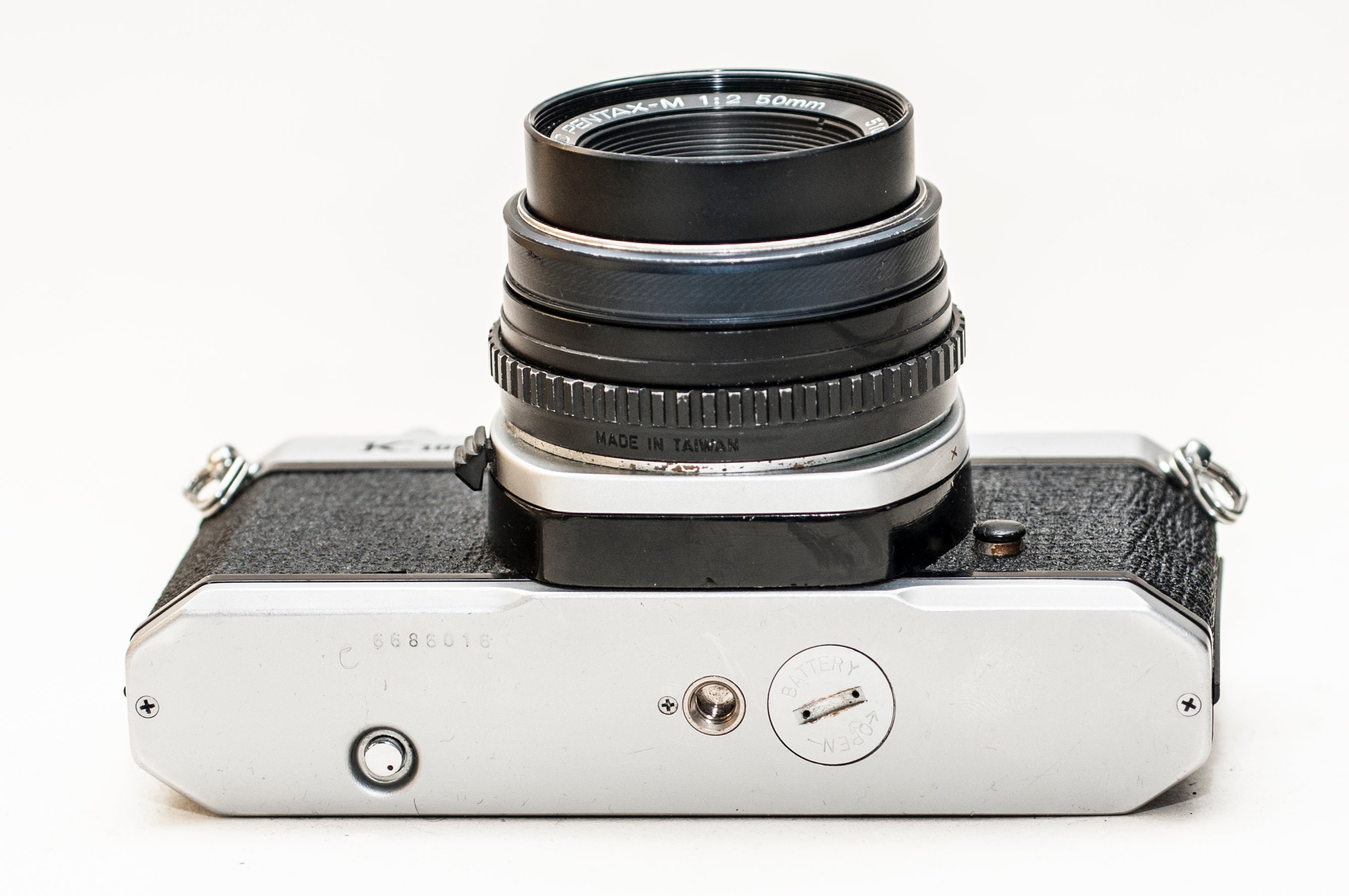 ペンタックス K1000 35 mm 一眼レフフィルムカメラ（50 mm f2 レンズ