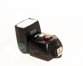 NIKON. Flash Speed Light SB-80 DX #2050300 avec étui et diffuseur