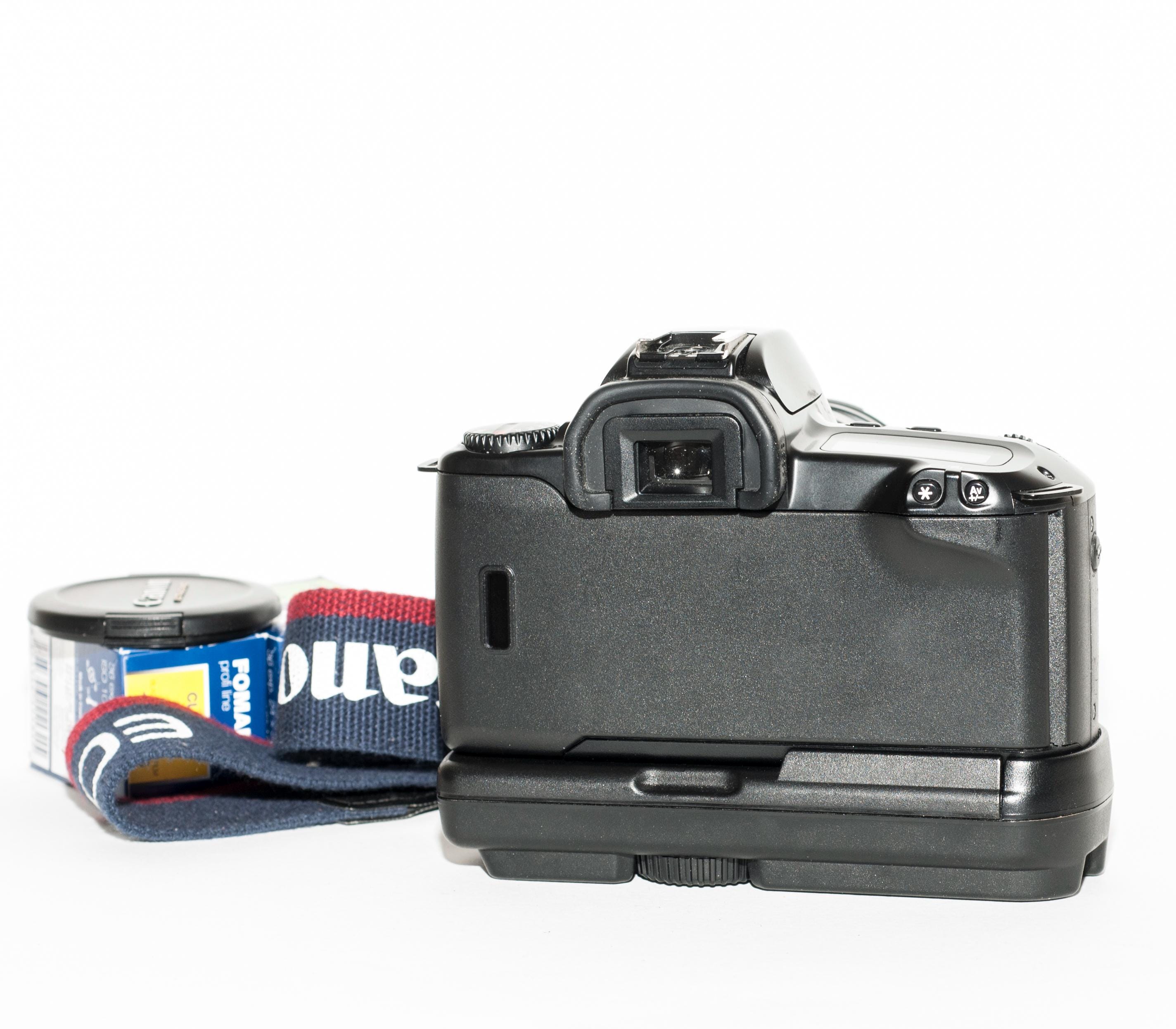 Canon EOS 500 フィルムカメラ: 28-80 mm レンズ、バッテリーパック