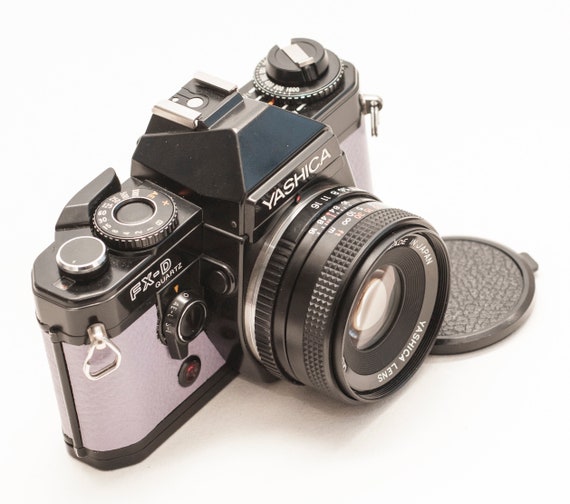 ヤシカ FX-D クォーツ 35 mm フィルムカメラ（50 mm f/2 レンズ付き