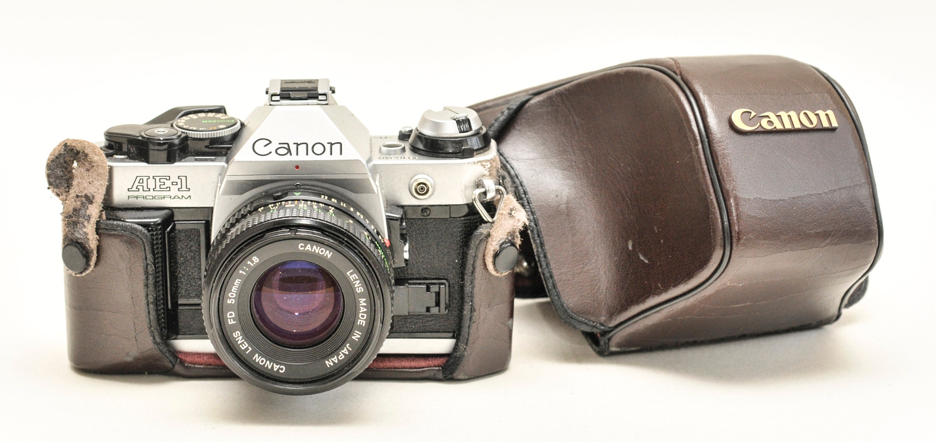 Canon AE-1 カメラケースは、A1 AV AE シリーズなどの他のボディにも