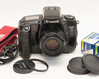 Cámara de película Canon EOS 5: Enfoque con control ocular, lente EF 50 mm + película Fomapan