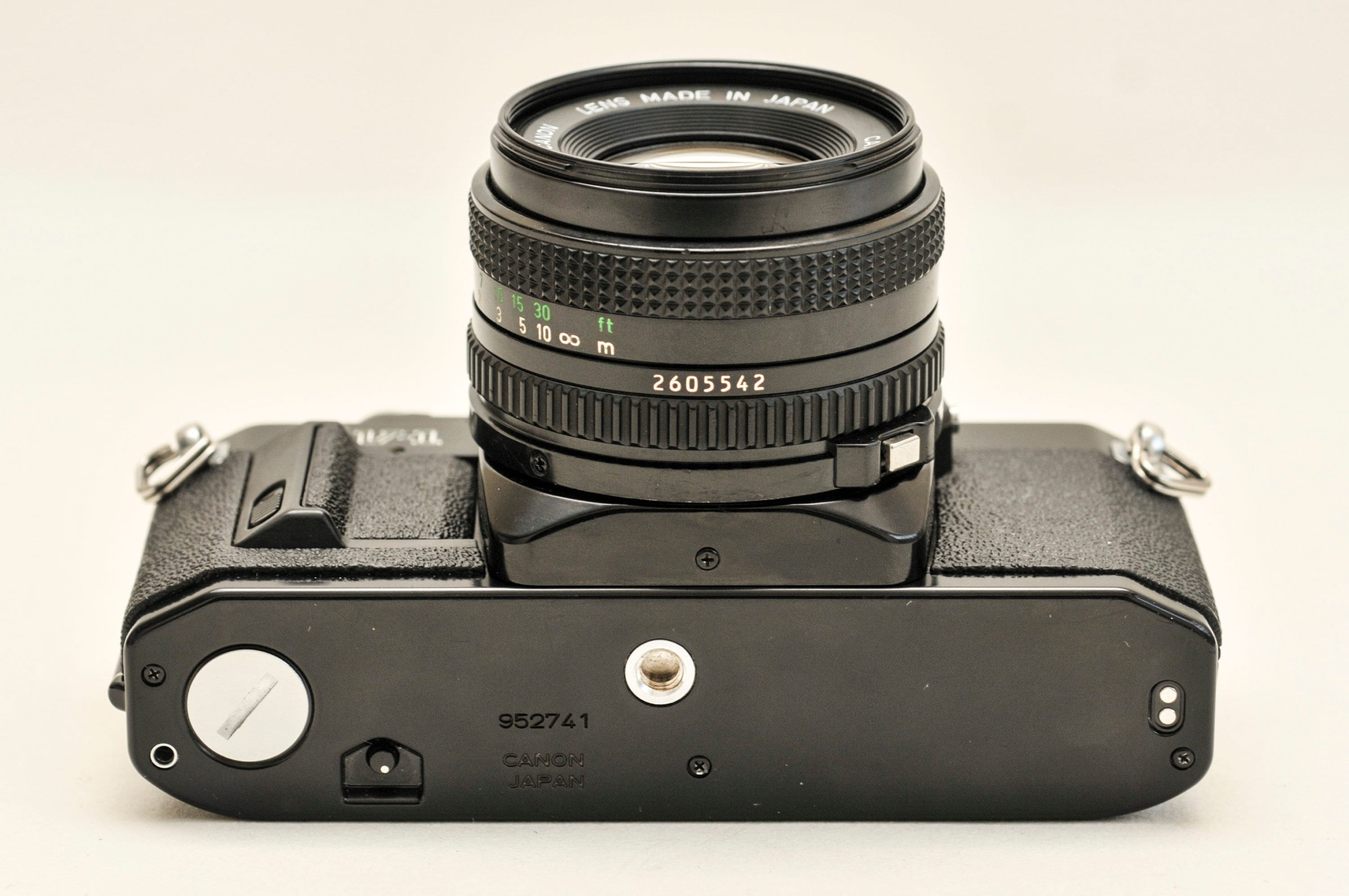 Canon AV-1 フィルムカメラ - ブラック、50 mm f1.8 レンズ - Etsy 日本