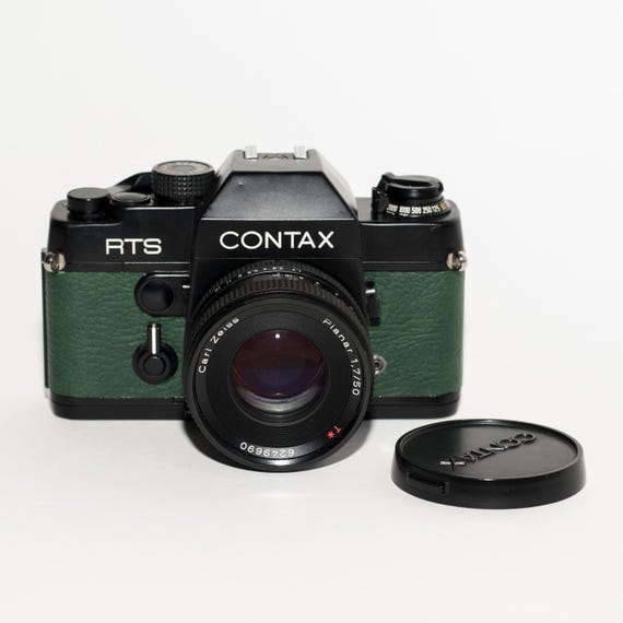 CONTAX RTS と 50 mm f1.7 Carl Zeiss Planar レンズ - カーキ