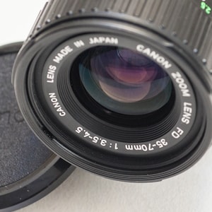 Canon FD  lens 35-70 mm f3.5-4.5 MACRO.