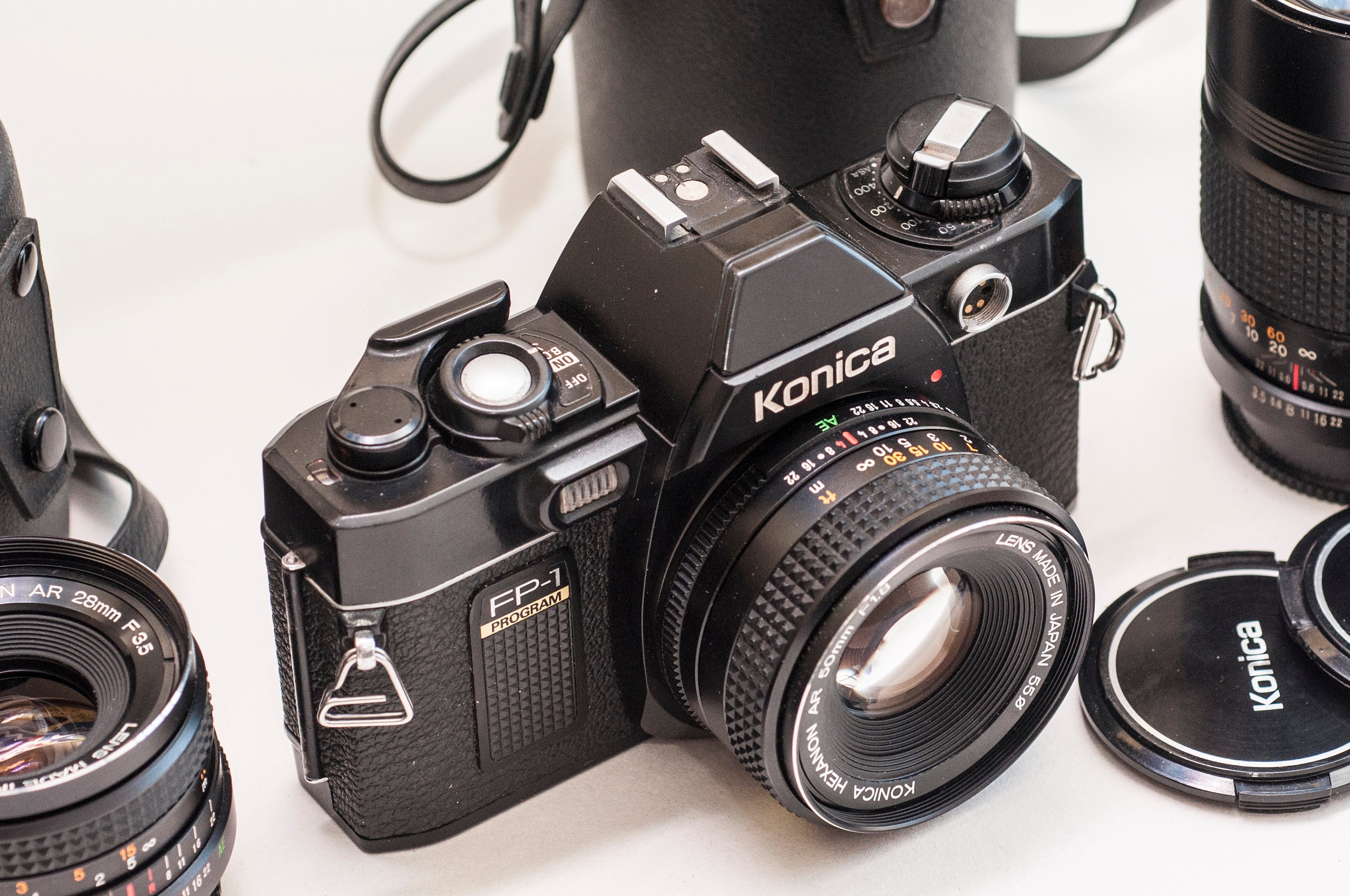 コニカ FP-1 プログラムフィルムカメラ（ヘキサノンレンズ3本搭載