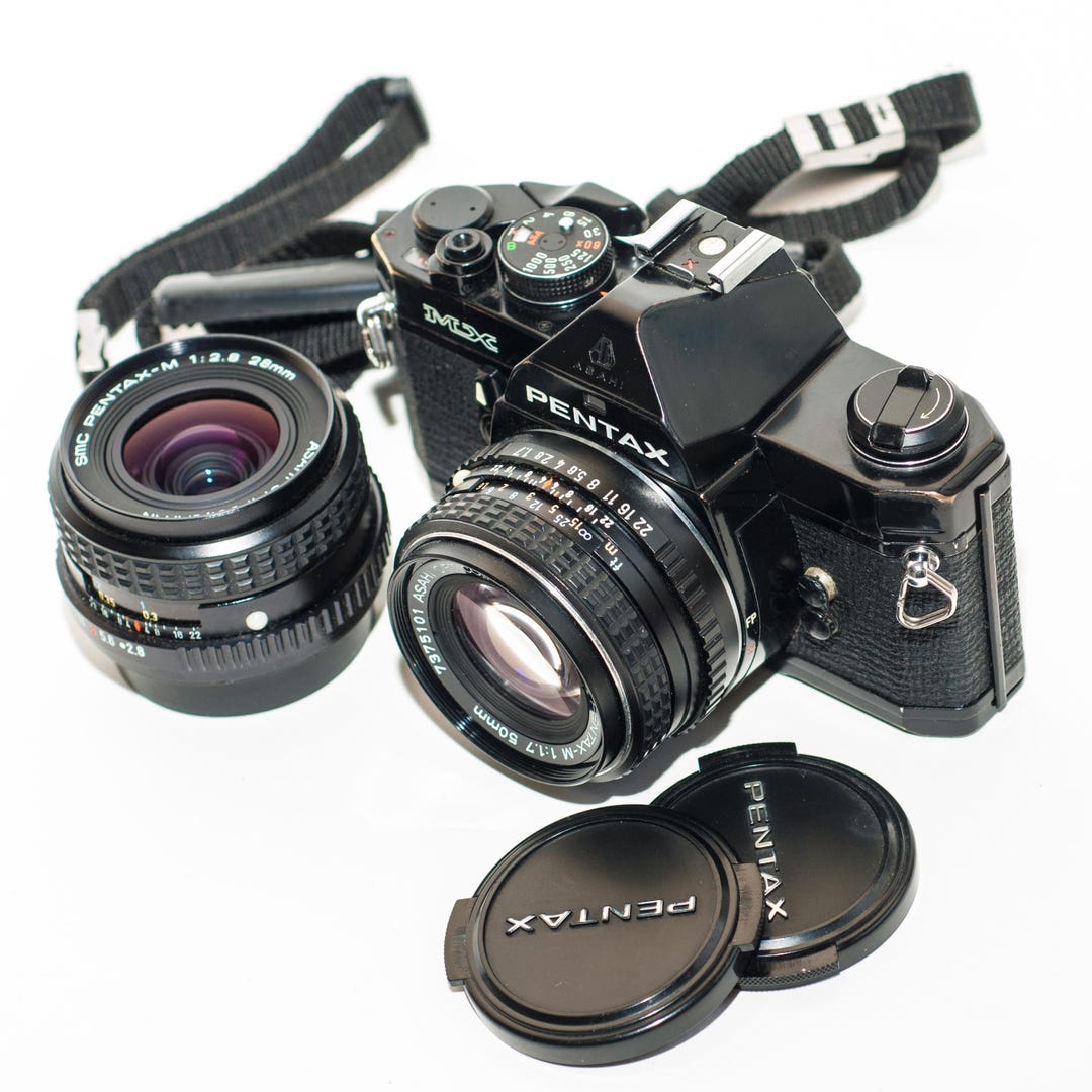 ペンタックス MX フィルムカメラ – ブラック、50 mm および 28 mm