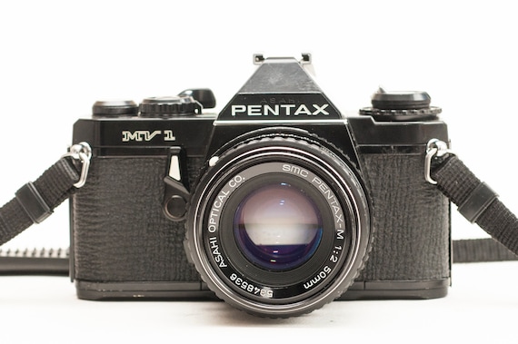 Cámara de película Pentax MV1 con SMC Pentax-M 50mm f/2 . - Etsy España